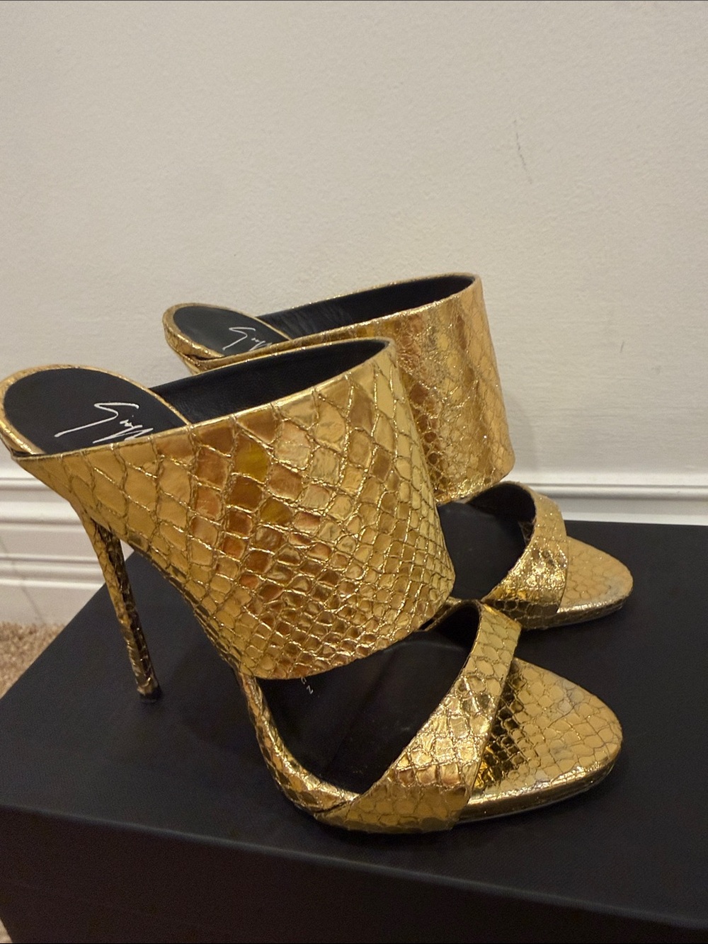 Giuseppe Zanotti Gold Croc Embossed Mule Heels – Size 37 – Worn Once – Ultra